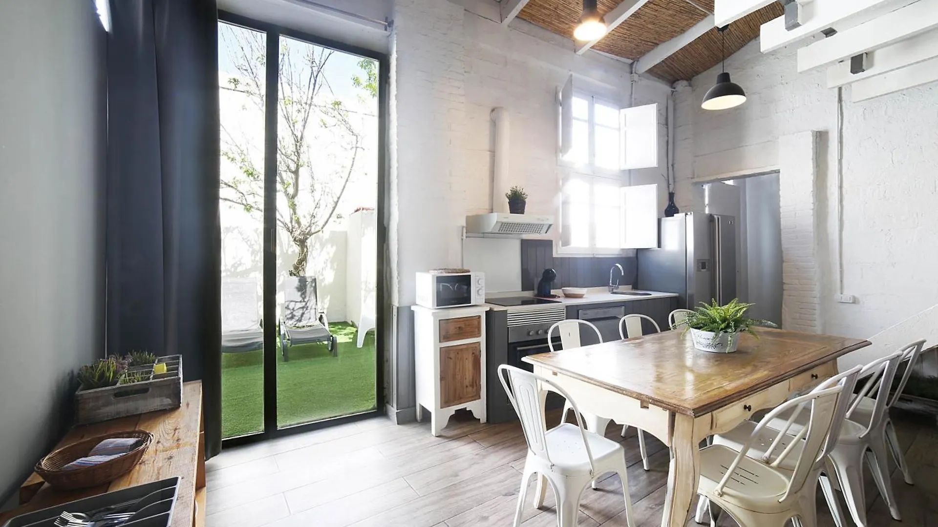 Fridays Flats Casa Lavander Barcelona Villa